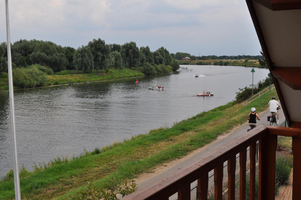 Thuiskomen, Genieten Aan Het Water Maaseik Phòng bức ảnh